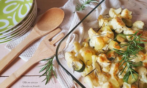 Cavolfiore al gratin con patate e zucchine